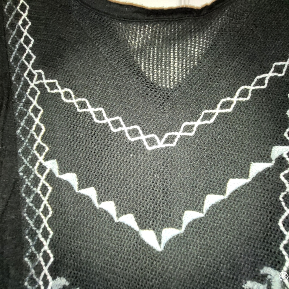 Black 3/4 sleeved top - Picture 2 of 5